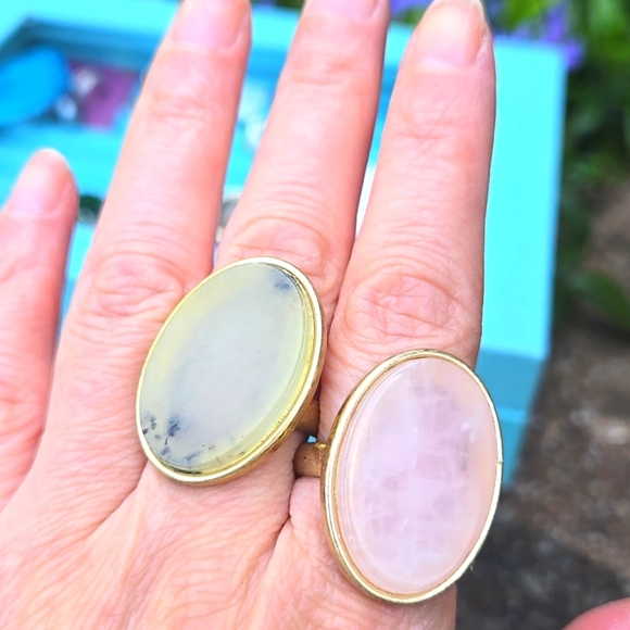 Vintage Gold-toned rose quartz light gree jade stone rings size 7 and si… - Picture 4 of 17